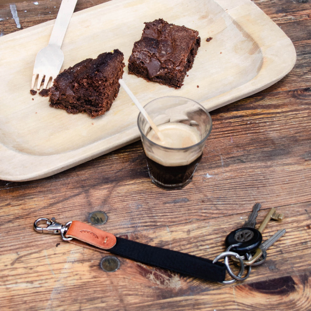 CHARCOAL BLACK SHORT KEY RING