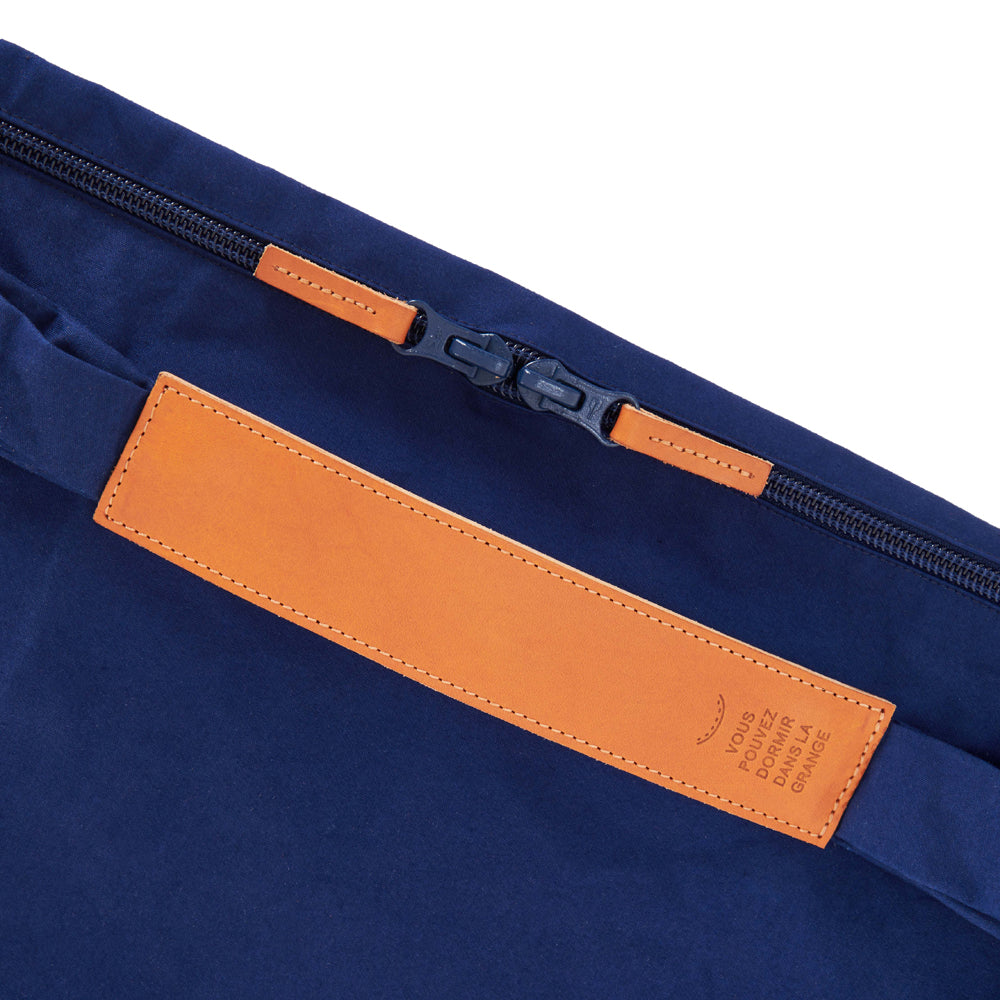 CLASSIC BLUE WEEKENDER