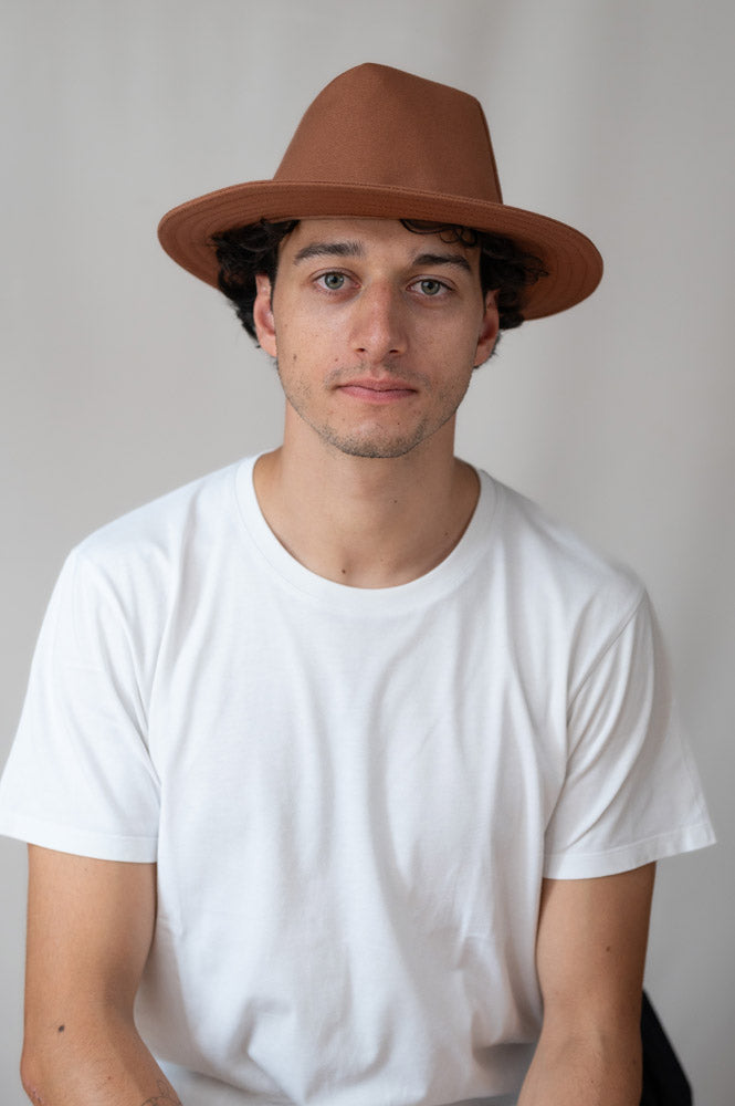 HAZELNUT-COLOURED HAT