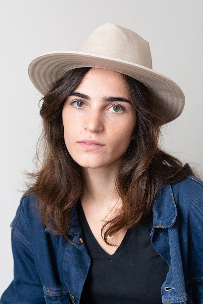 CREAM-COLOURED HAT