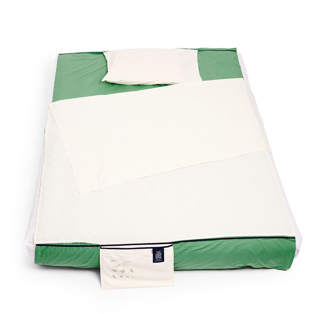 GREEN AND OFF-WHITE TRAVEL BED SHEETS